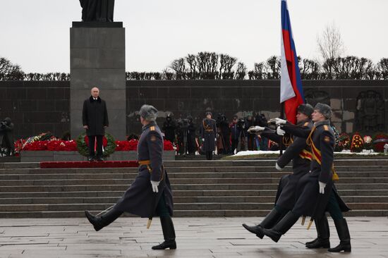 Президент Владимир Путин принял участие в мероприятиях в честь 81-й годовщины освобождения Ленинграда от фашистской блокады