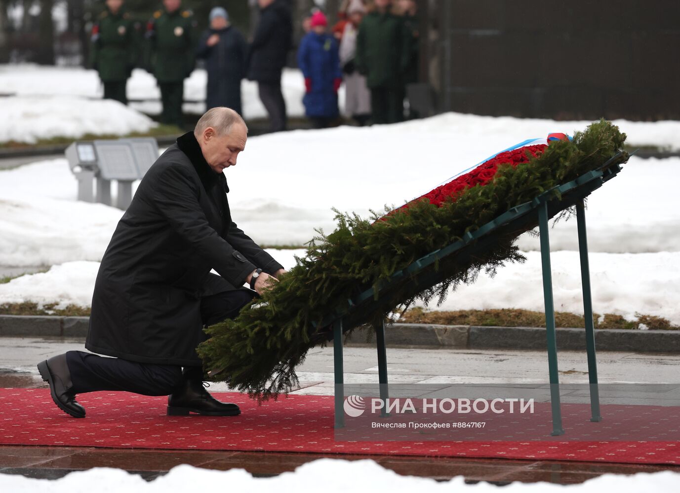 Президент Владимир Путин принял участие в мероприятиях в честь 81-й годовщины освобождения Ленинграда от фашистской блокады