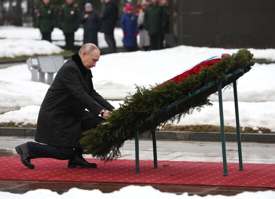 Президент Владимир Путин принял участие в мероприятиях в честь 81-й годовщины освобождения Ленинграда от фашистской блокады