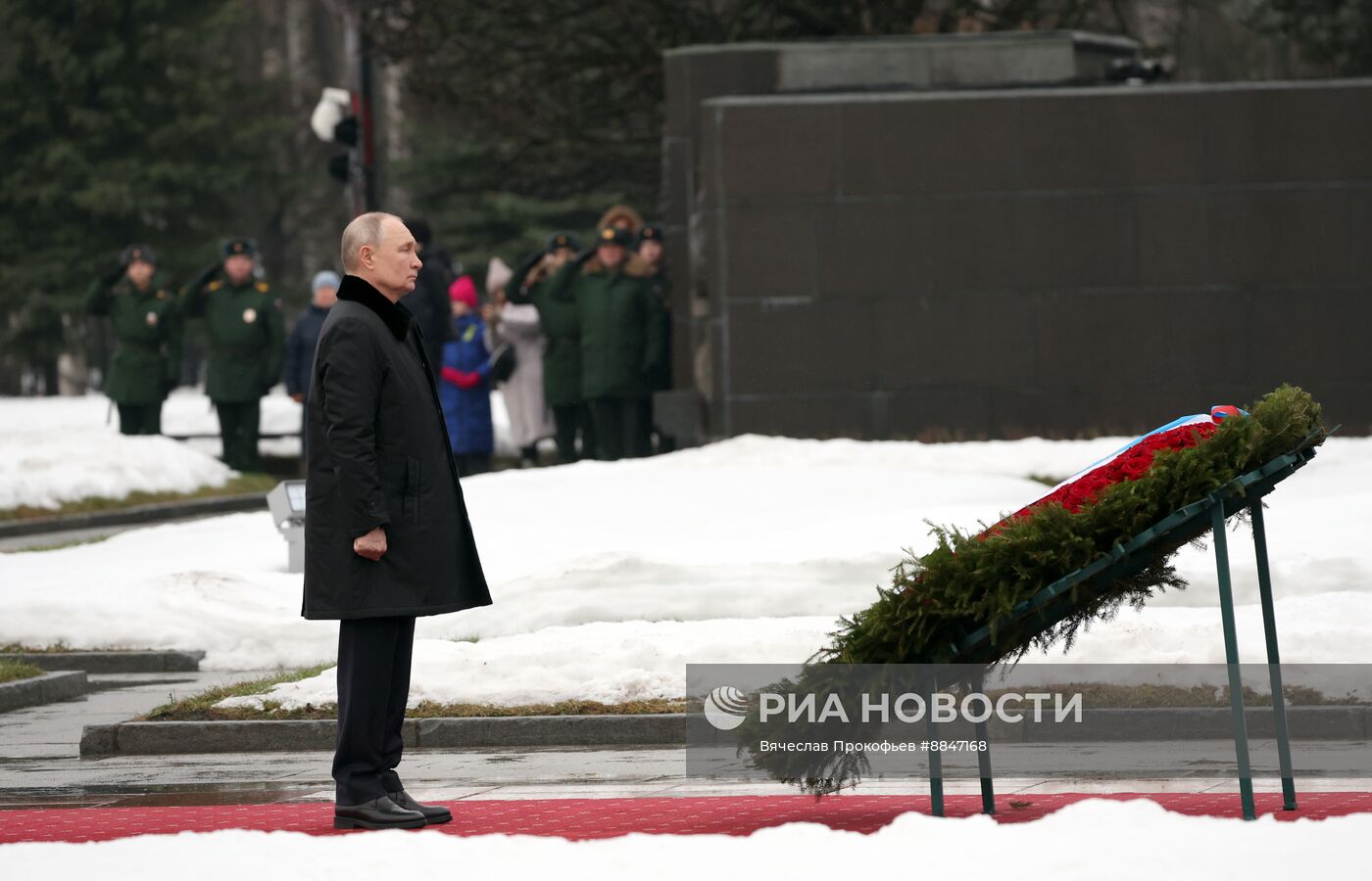 Президент Владимир Путин принял участие в мероприятиях в честь 81-й годовщины освобождения Ленинграда от фашистской блокады