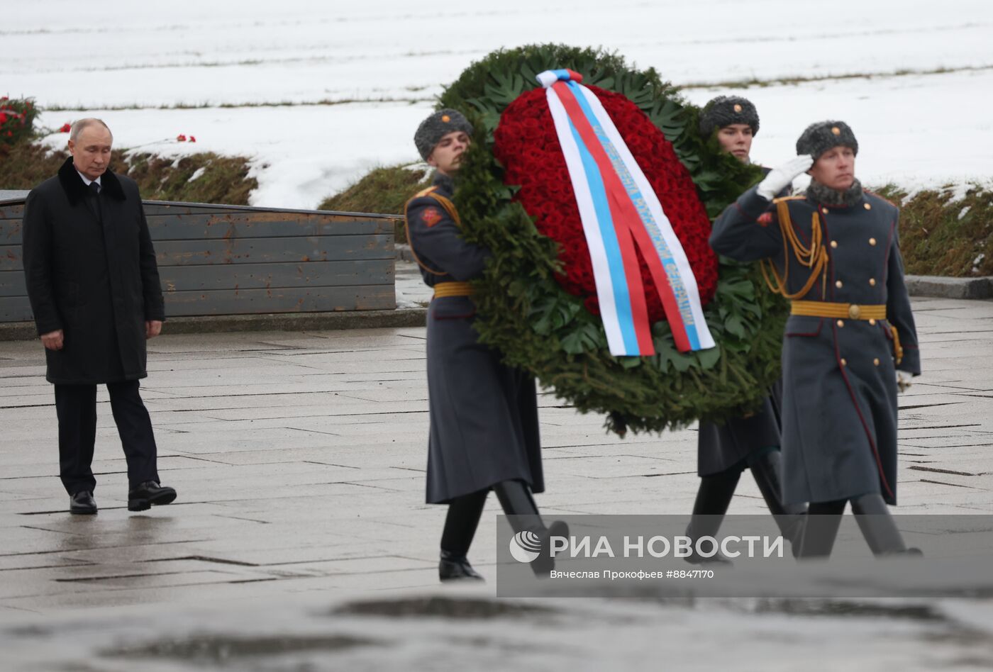 Президент Владимир Путин принял участие в мероприятиях в честь 81-й годовщины освобождения Ленинграда от фашистской блокады