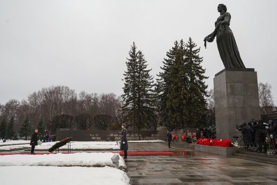 Президент Владимир Путин принял участие в мероприятиях в честь 81-й годовщины освобождения Ленинграда от фашистской блокады