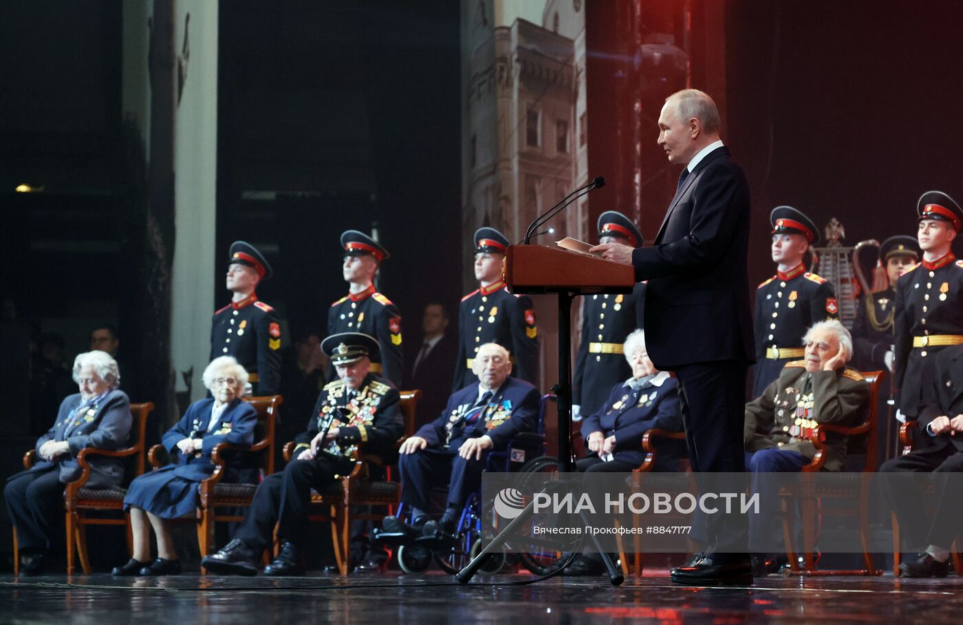 Президент Владимир Путин принял участие в мероприятиях в честь 81-й годовщины освобождения Ленинграда от фашистской блокады