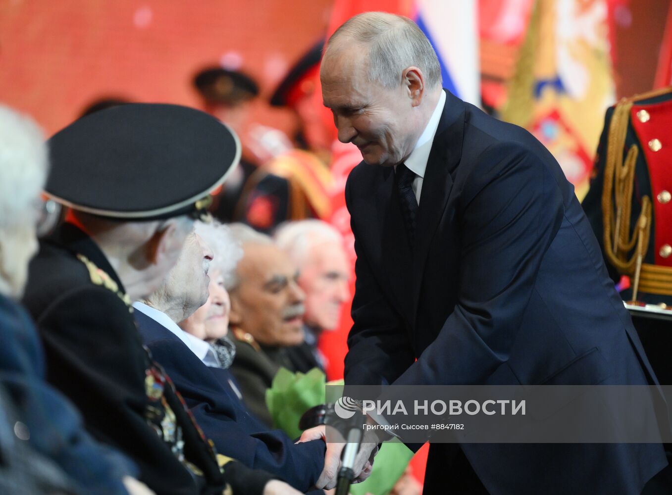 Президент Владимир Путин принял участие в мероприятиях в честь 81-й годовщины освобождения Ленинграда от фашистской блокады