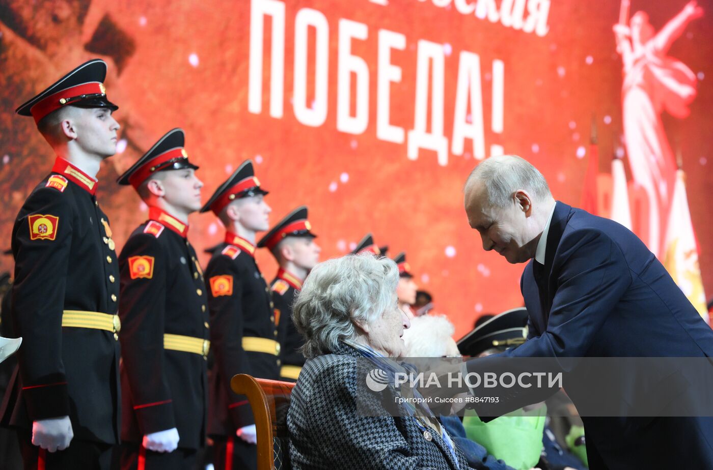 Президент Владимир Путин принял участие в мероприятиях в честь 81-й годовщины освобождения Ленинграда от фашистской блокады