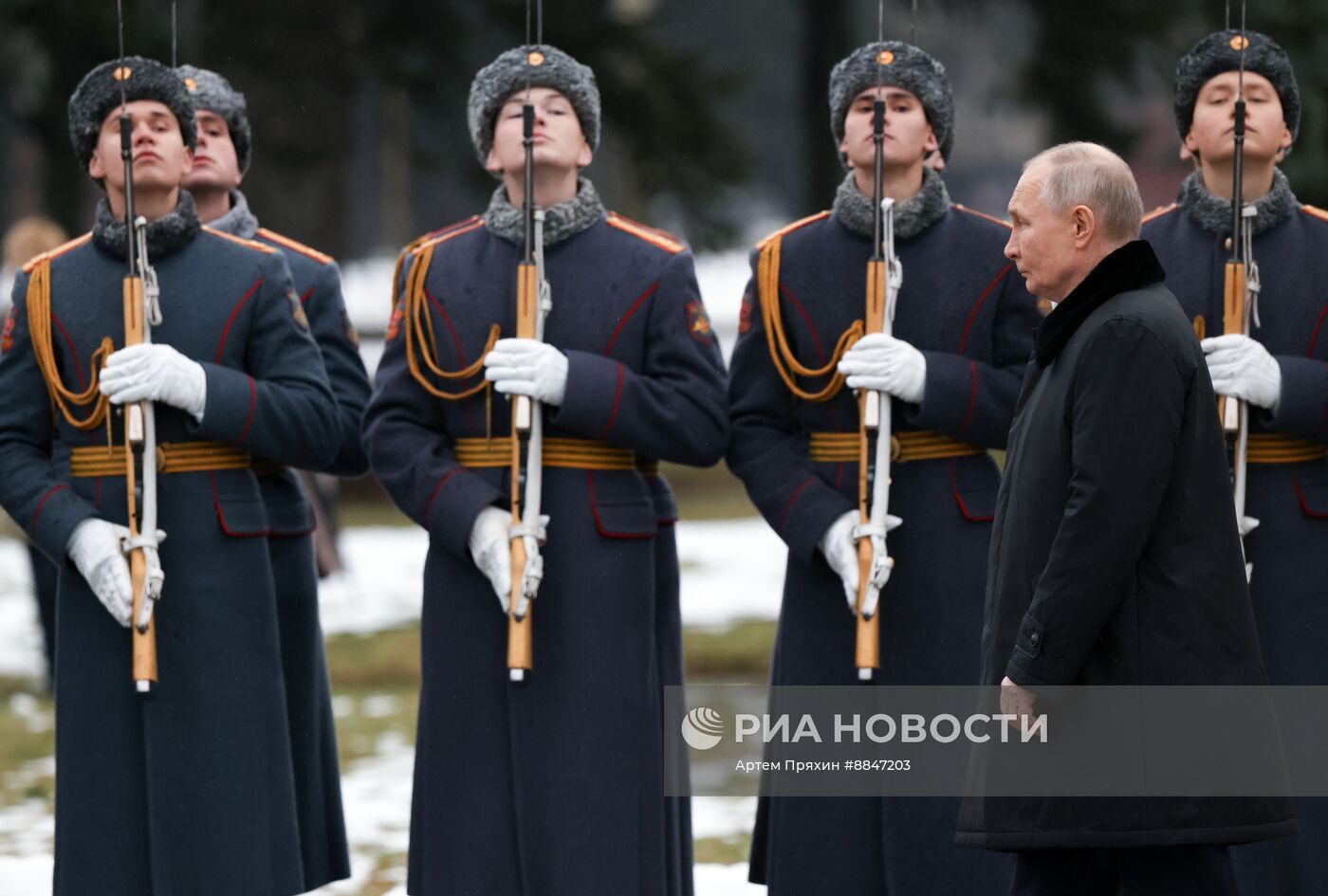 Президент Владимир Путин принял участие в мероприятиях в честь 81-й годовщины освобождения Ленинграда от фашистской блокады