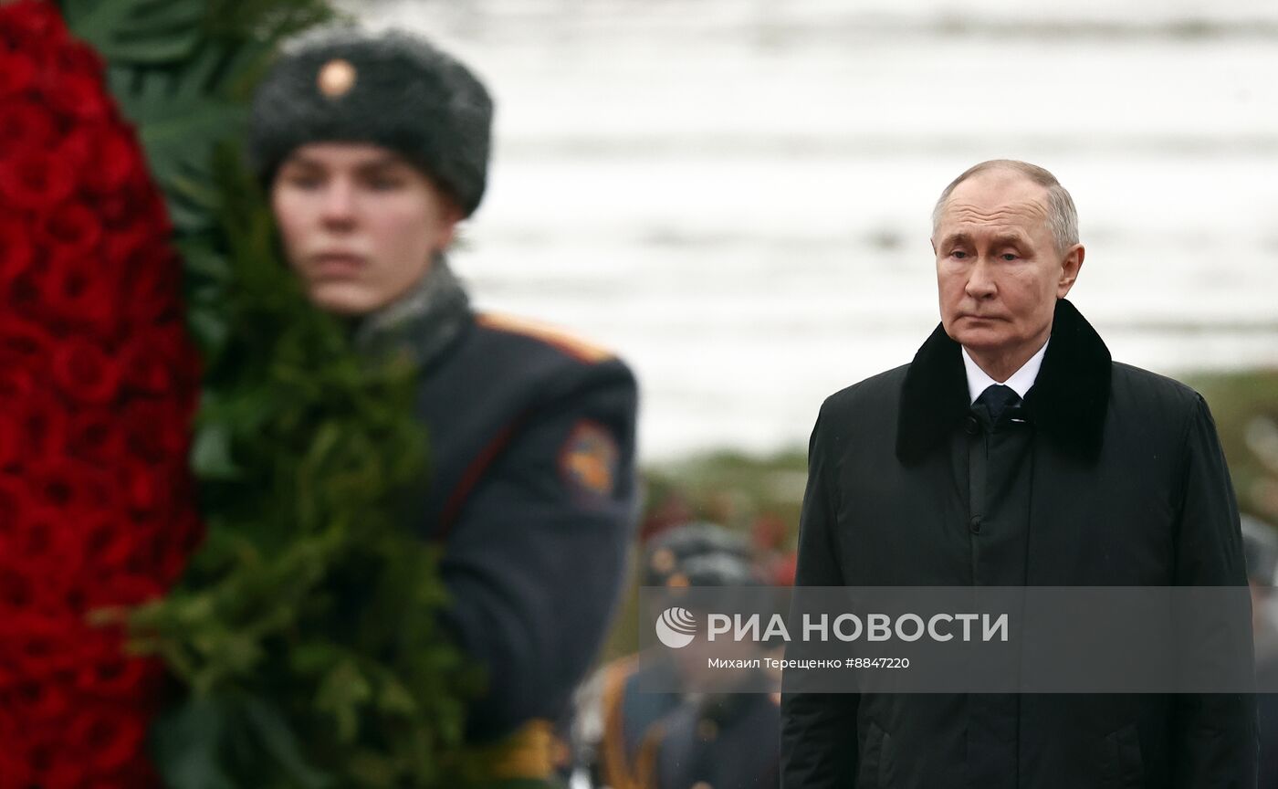Президент Владимир Путин принял участие в мероприятиях в честь 81-й годовщины освобождения Ленинграда от фашистской блокады