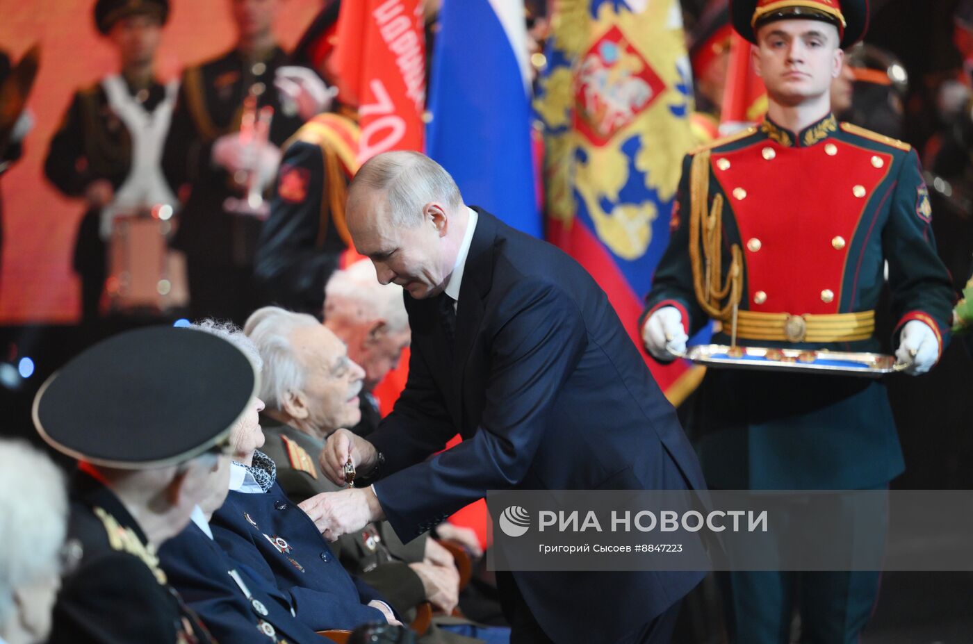 Президент Владимир Путин принял участие в мероприятиях в честь 81-й годовщины освобождения Ленинграда от фашистской блокады