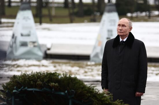 Президент Владимир Путин принял участие в мероприятиях в честь 81-й годовщины освобождения Ленинграда от фашистской блокады