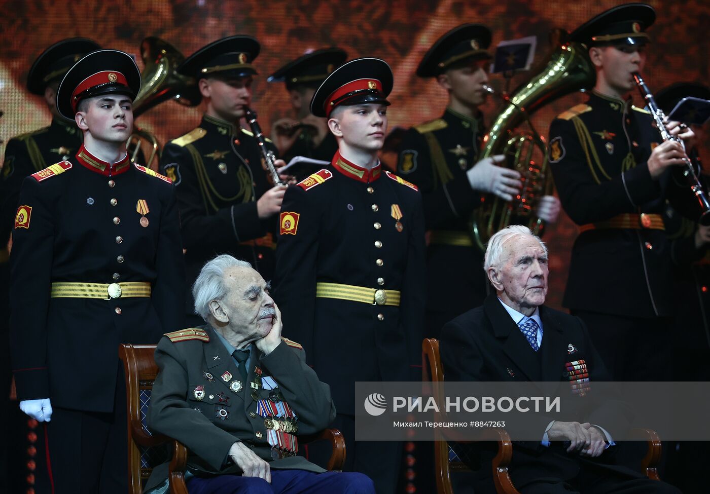 Президент Владимир Путин принял участие в мероприятиях в честь 81-й годовщины освобождения Ленинграда от фашистской блокады