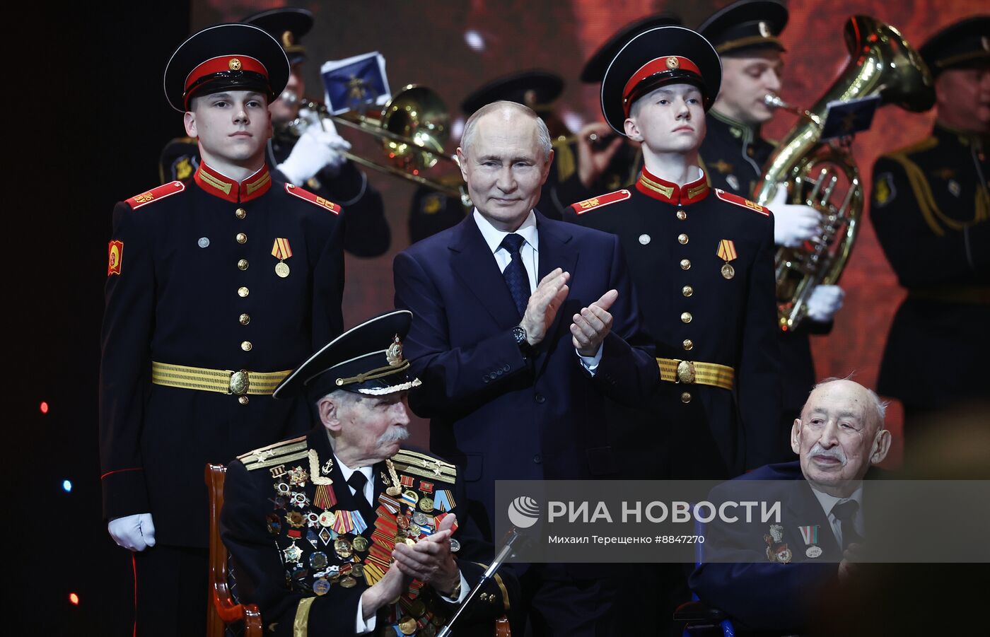 Президент Владимир Путин принял участие в мероприятиях в честь 81-й годовщины освобождения Ленинграда от фашистской блокады