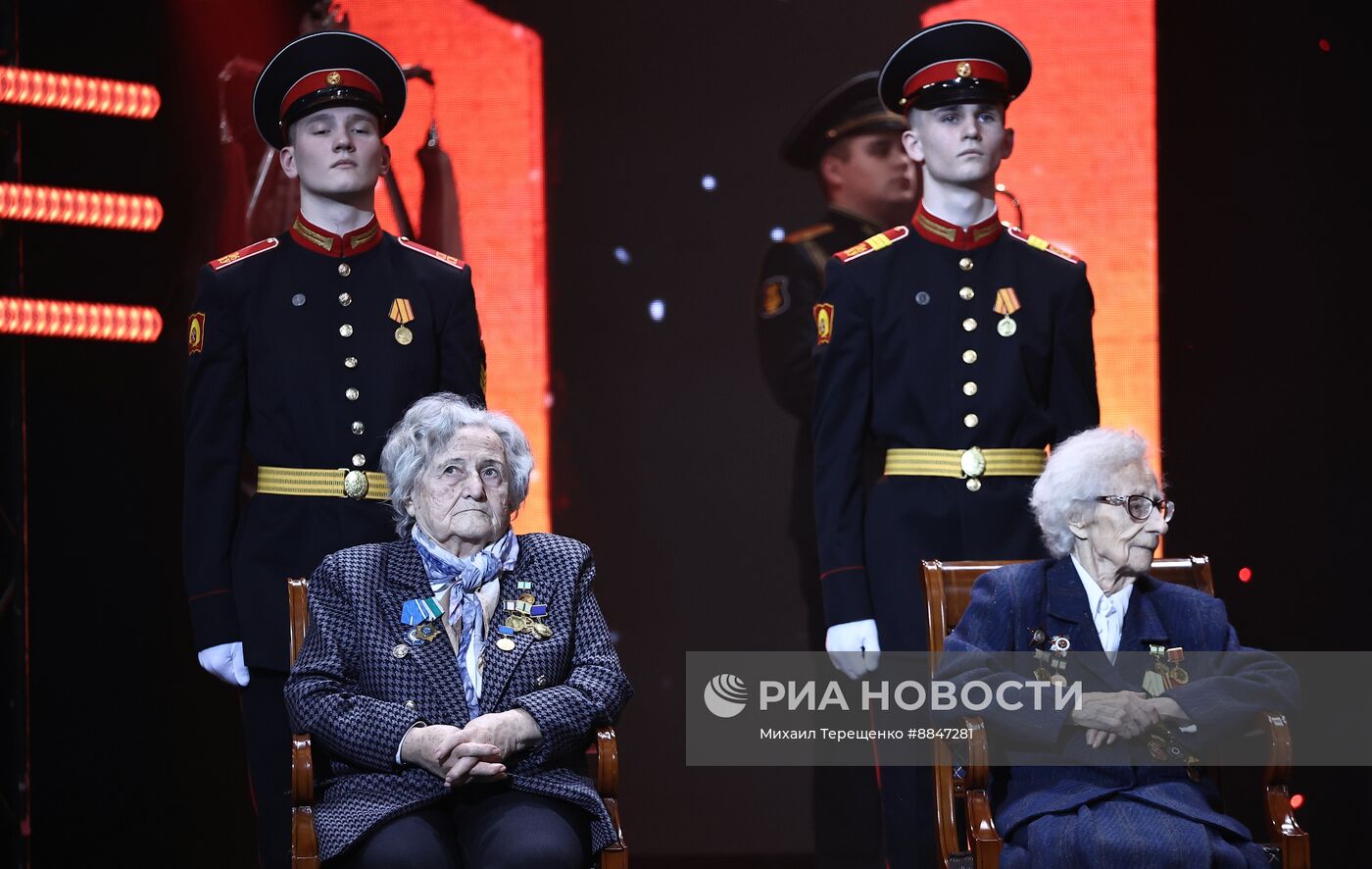 Президент Владимир Путин принял участие в мероприятиях в честь 81-й годовщины освобождения Ленинграда от фашистской блокады