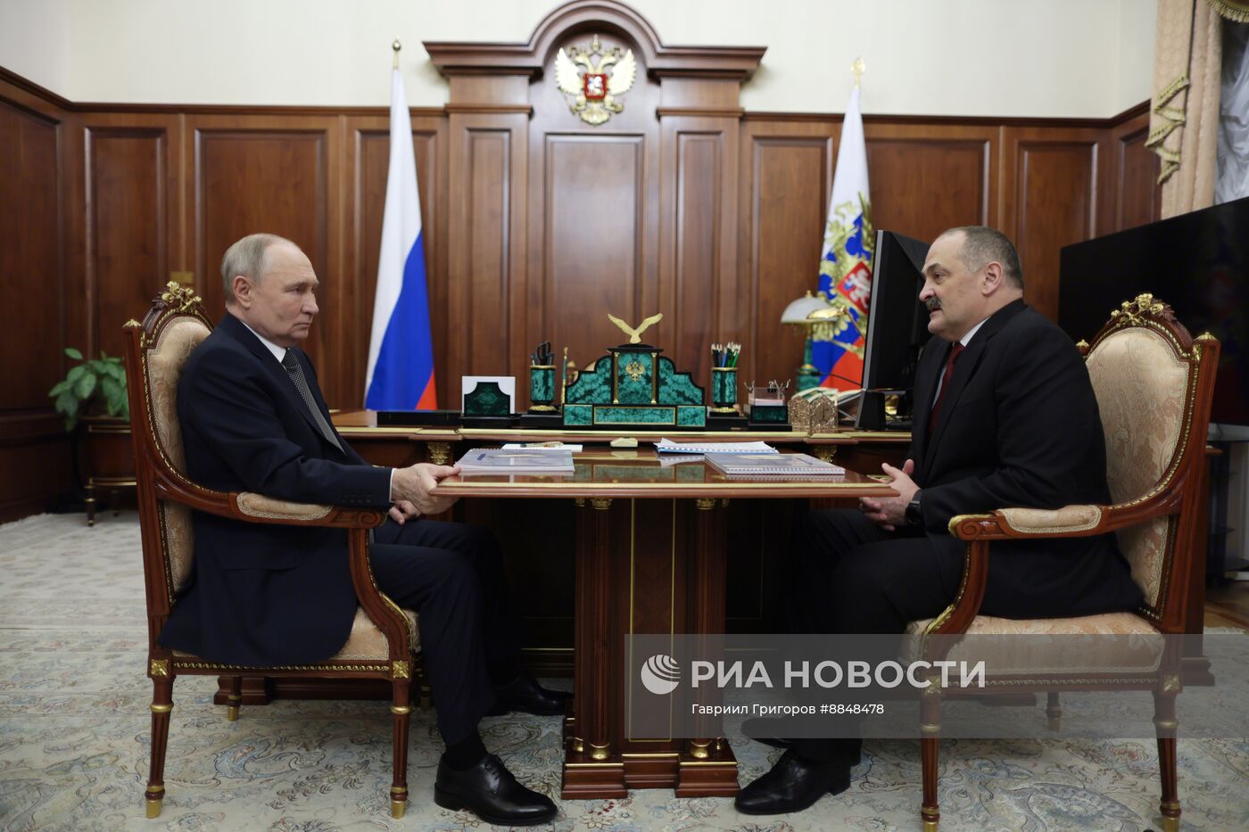 Президент Владимир Путин провел встречу с главой Республики Дагестан Сергеем Меликовым