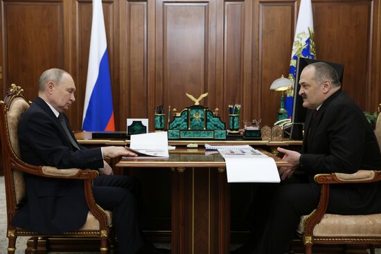 Президент Владимир Путин провел встречу с главой Республики Дагестан Сергеем Меликовым