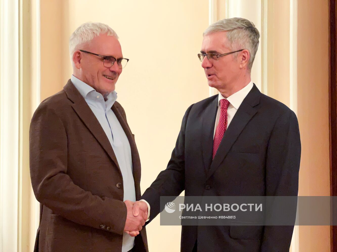 Показ фильма "Коридор бессмертия" в посольстве РФ в Румынии в честь 81-й годовщины полного снятия блокады Ленинграда