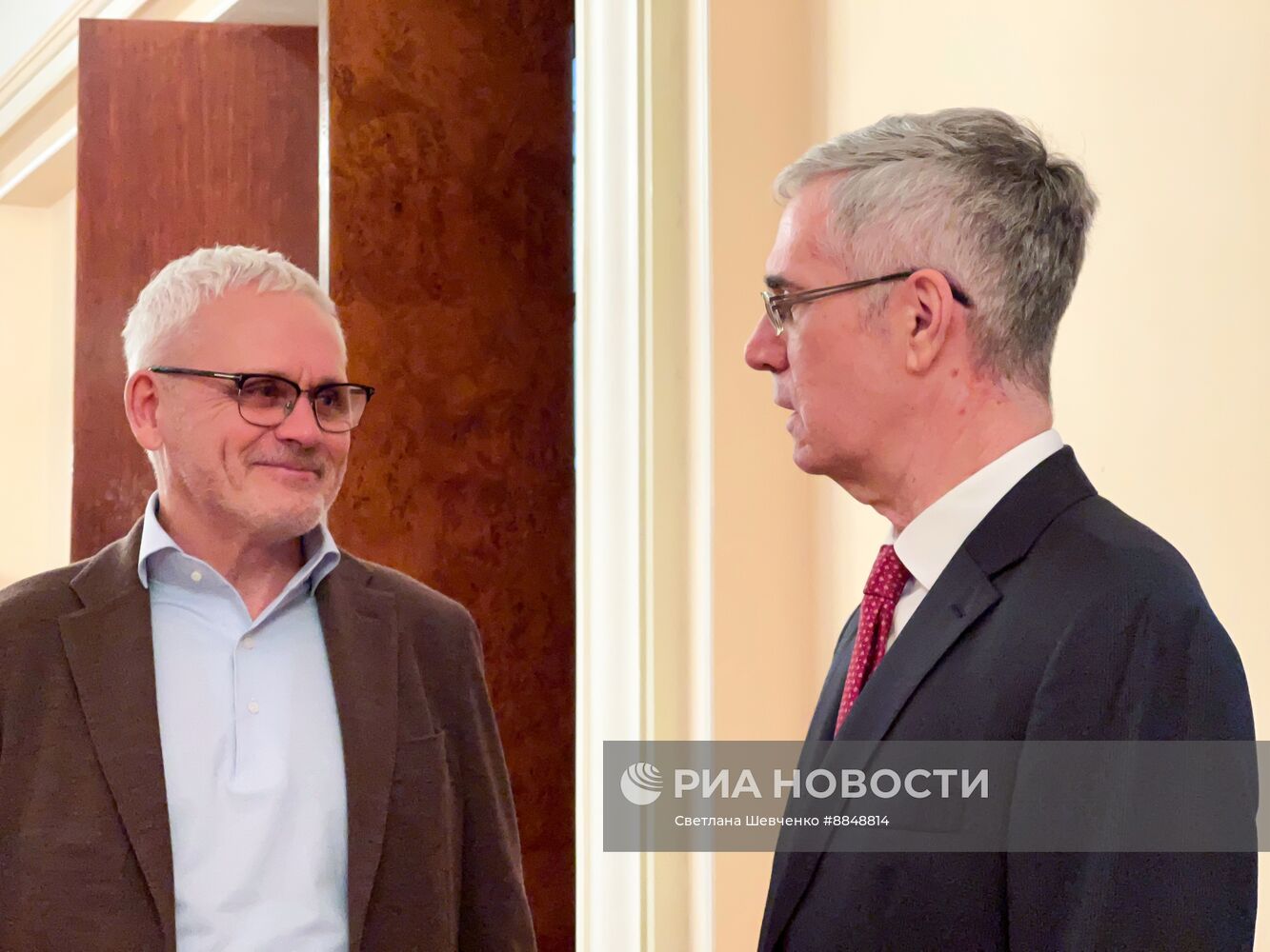 Показ фильма "Коридор бессмертия" в посольстве РФ в Румынии в честь 81-й годовщины полного снятия блокады Ленинграда