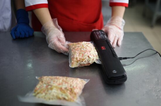 Изготовление вещей первой необходимости для бойцов в зоне СВО