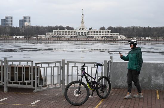 Теплая погода в Москве