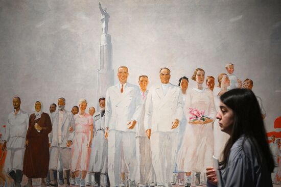 Выставка "Искусство в масштабе. Монументальная живопись Москвы"