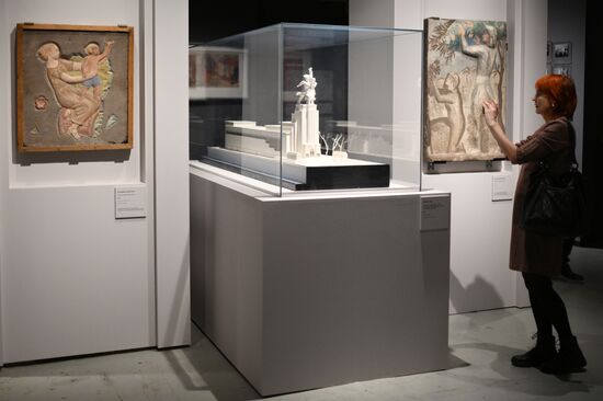 Выставка "Искусство в масштабе. Монументальная живопись Москвы"