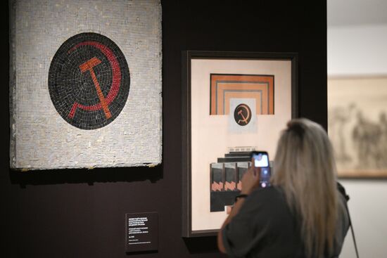 Выставка "Искусство в масштабе. Монументальная живопись Москвы"