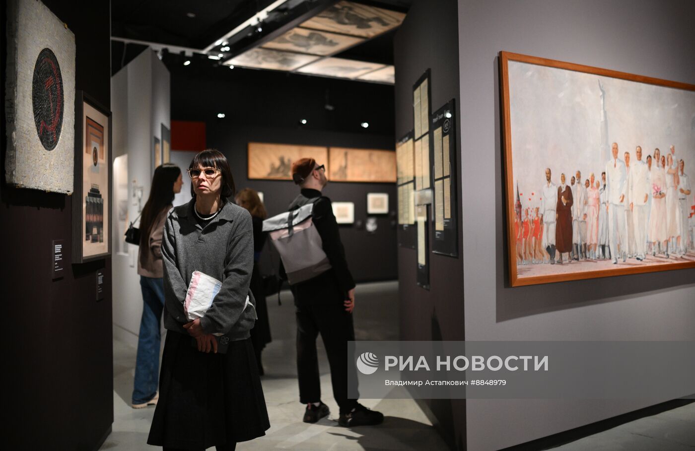 Выставка "Искусство в масштабе. Монументальная живопись Москвы"