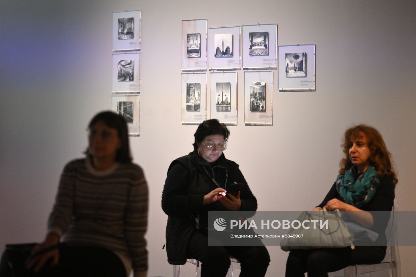 Выставка "Искусство в масштабе. Монументальная живопись Москвы"