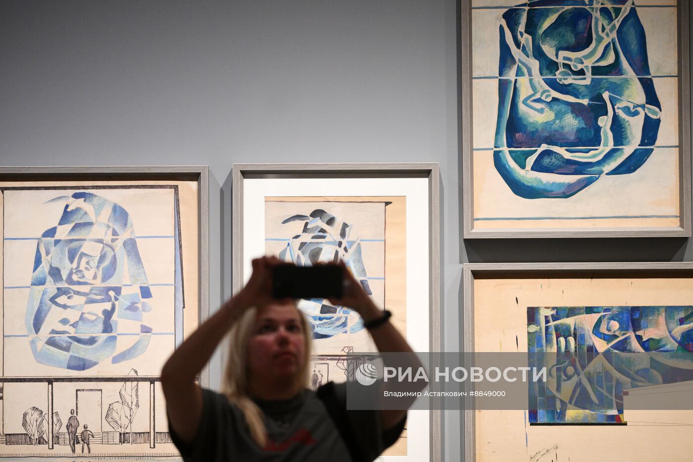 Выставка "Искусство в масштабе. Монументальная живопись Москвы"