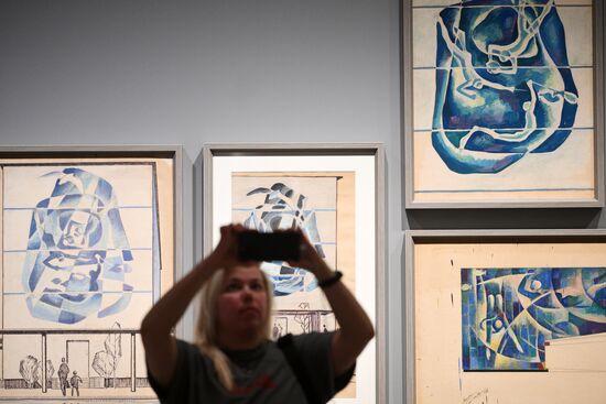 Выставка "Искусство в масштабе. Монументальная живопись Москвы"