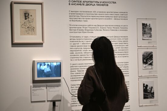 Выставка "Искусство в масштабе. Монументальная живопись Москвы"