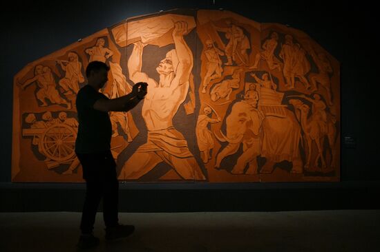 Выставка "Искусство в масштабе. Монументальная живопись Москвы"