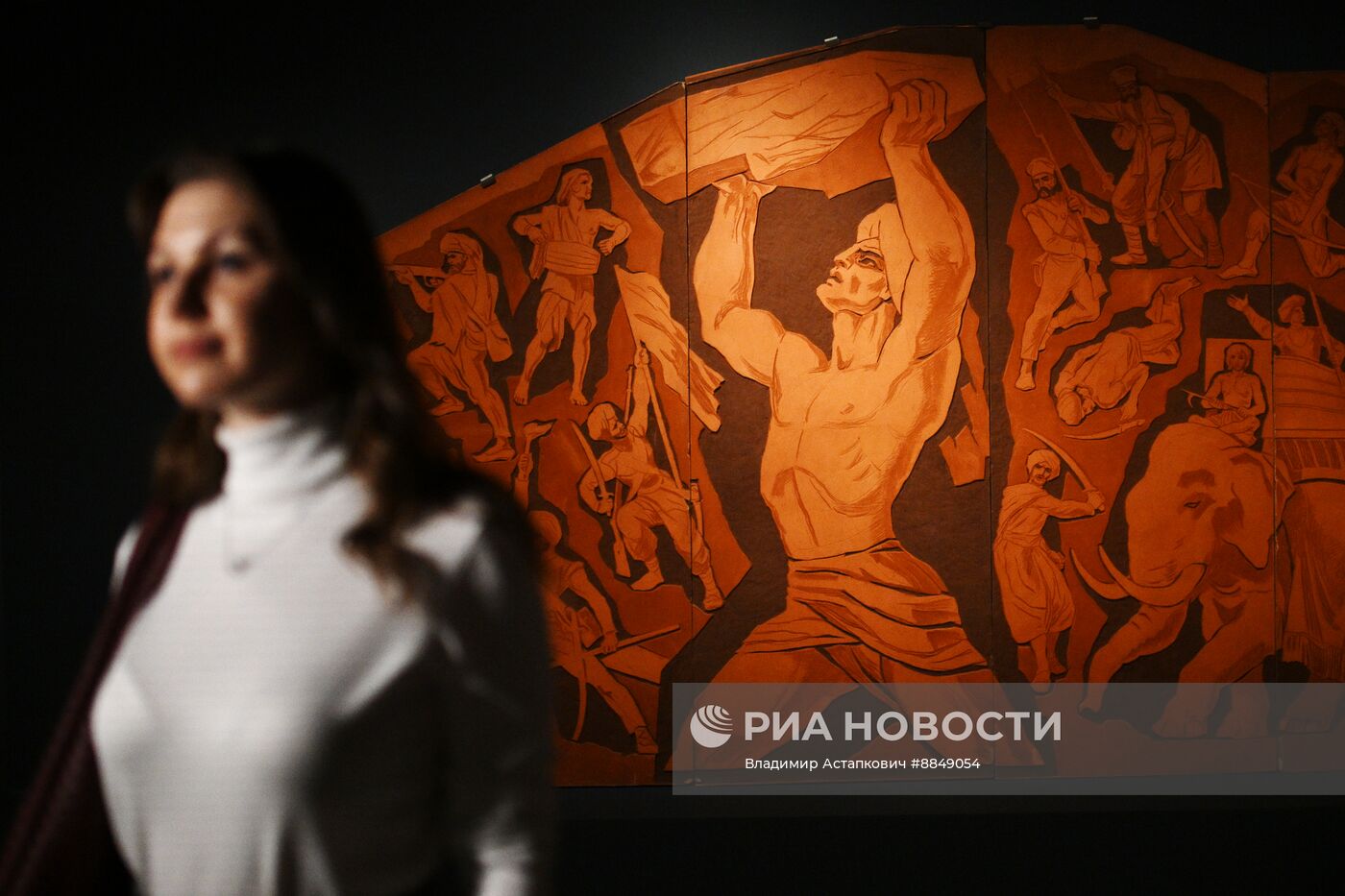 Выставка "Искусство в масштабе. Монументальная живопись Москвы"