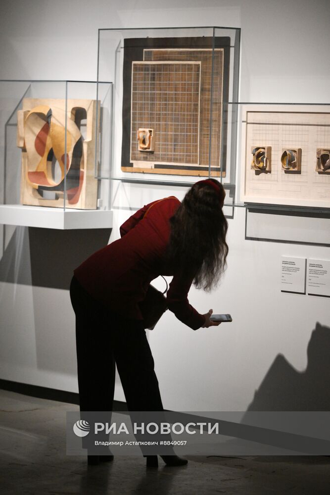 Выставка "Искусство в масштабе. Монументальная живопись Москвы"