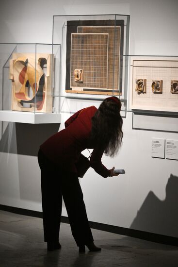 Выставка "Искусство в масштабе. Монументальная живопись Москвы"