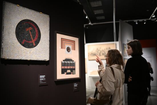 Выставка "Искусство в масштабе. Монументальная живопись Москвы"