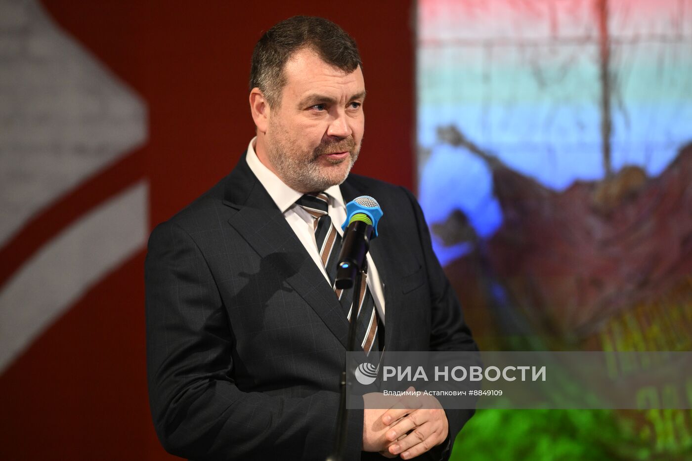 Выставка "Искусство в масштабе. Монументальная живопись Москвы"