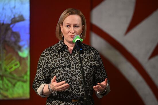 Выставка "Искусство в масштабе. Монументальная живопись Москвы"