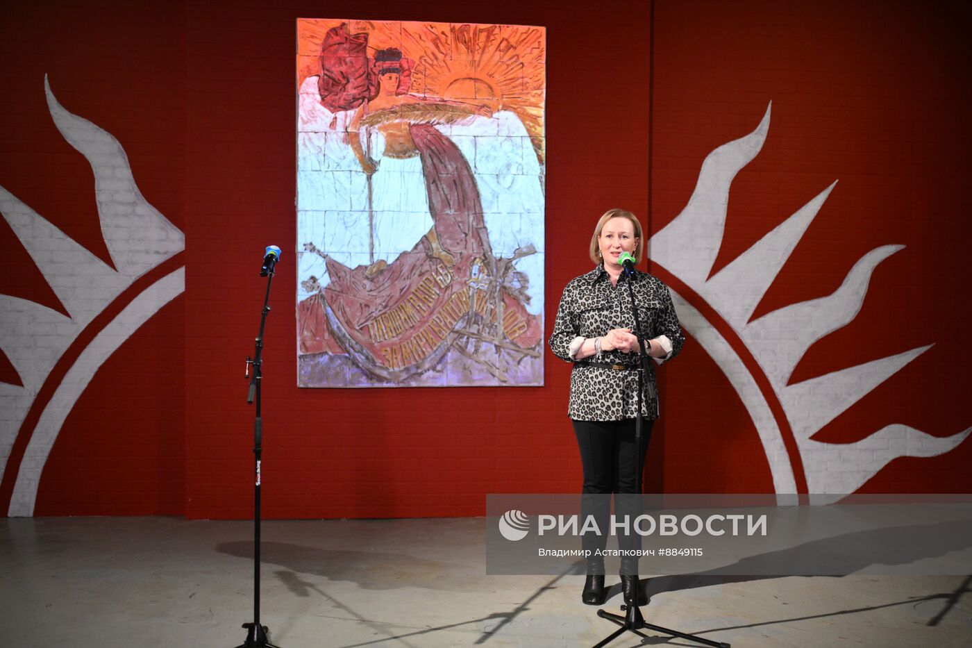 Выставка "Искусство в масштабе. Монументальная живопись Москвы"