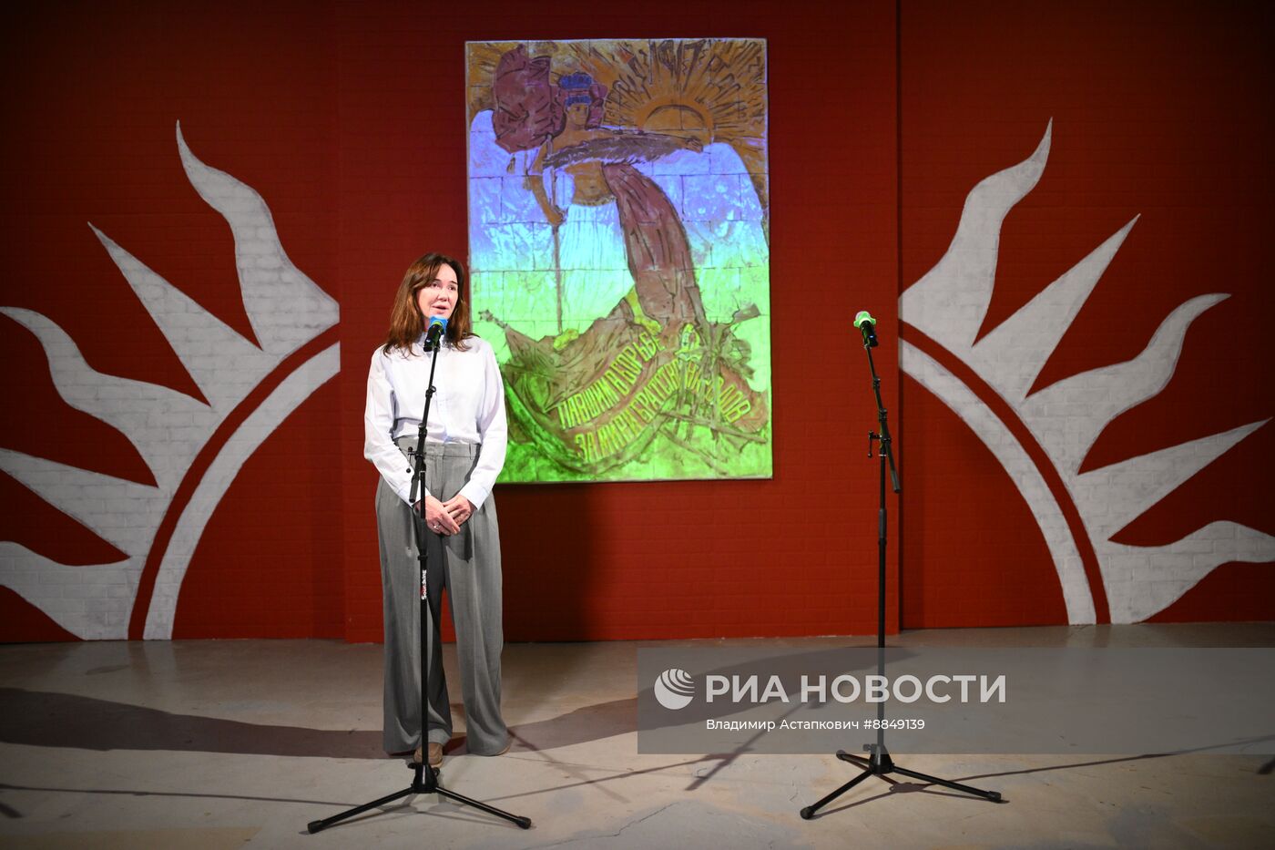 Выставка "Искусство в масштабе. Монументальная живопись Москвы"