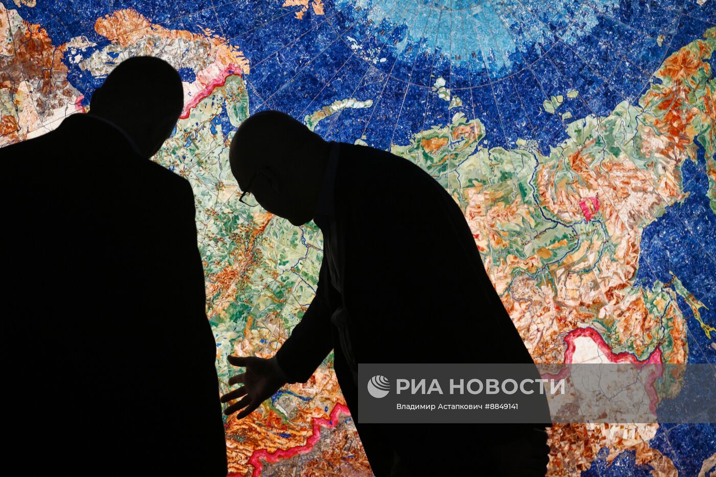 Выставка "Искусство в масштабе. Монументальная живопись Москвы"