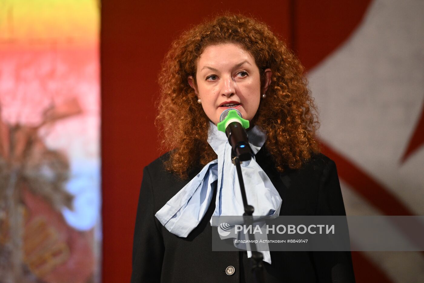 Выставка "Искусство в масштабе. Монументальная живопись Москвы"