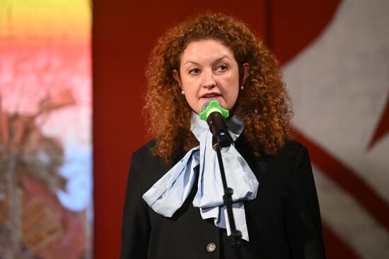 Выставка "Искусство в масштабе. Монументальная живопись Москвы"