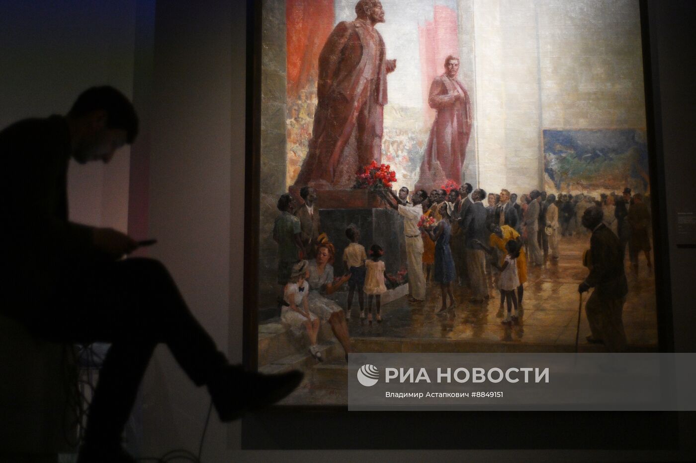 Выставка "Искусство в масштабе. Монументальная живопись Москвы"