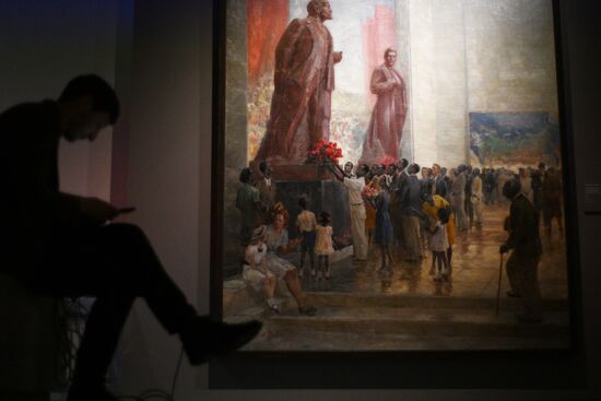 Выставка "Искусство в масштабе. Монументальная живопись Москвы"