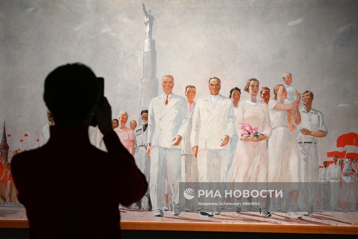 Выставка "Искусство в масштабе. Монументальная живопись Москвы"