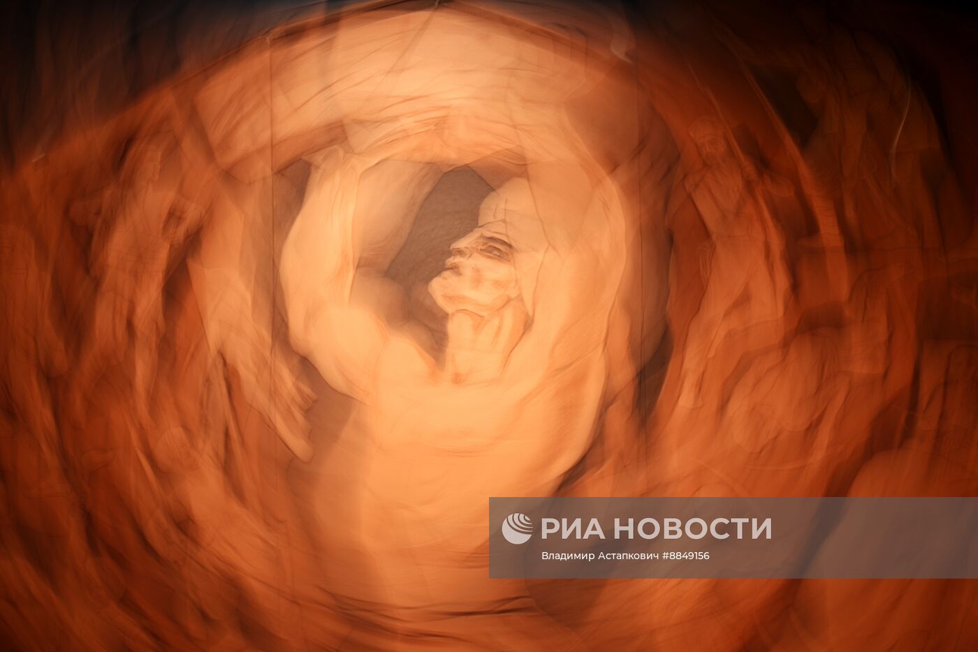 Выставка "Искусство в масштабе. Монументальная живопись Москвы"