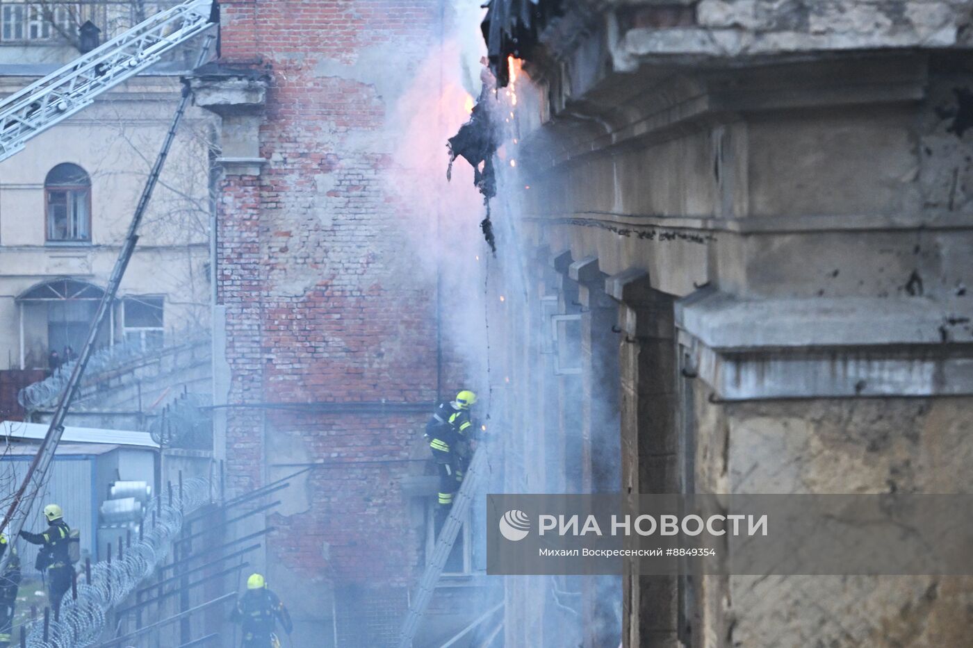 Пожар в административном здании в Москве