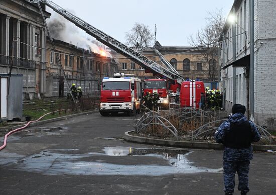 Пожар в административном здании в Москве