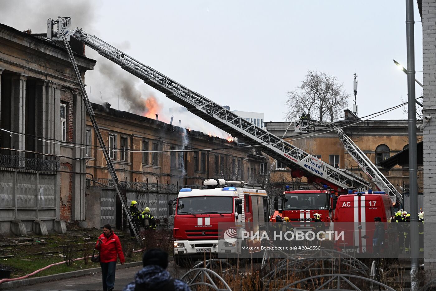 Пожар в административном здании в Москве