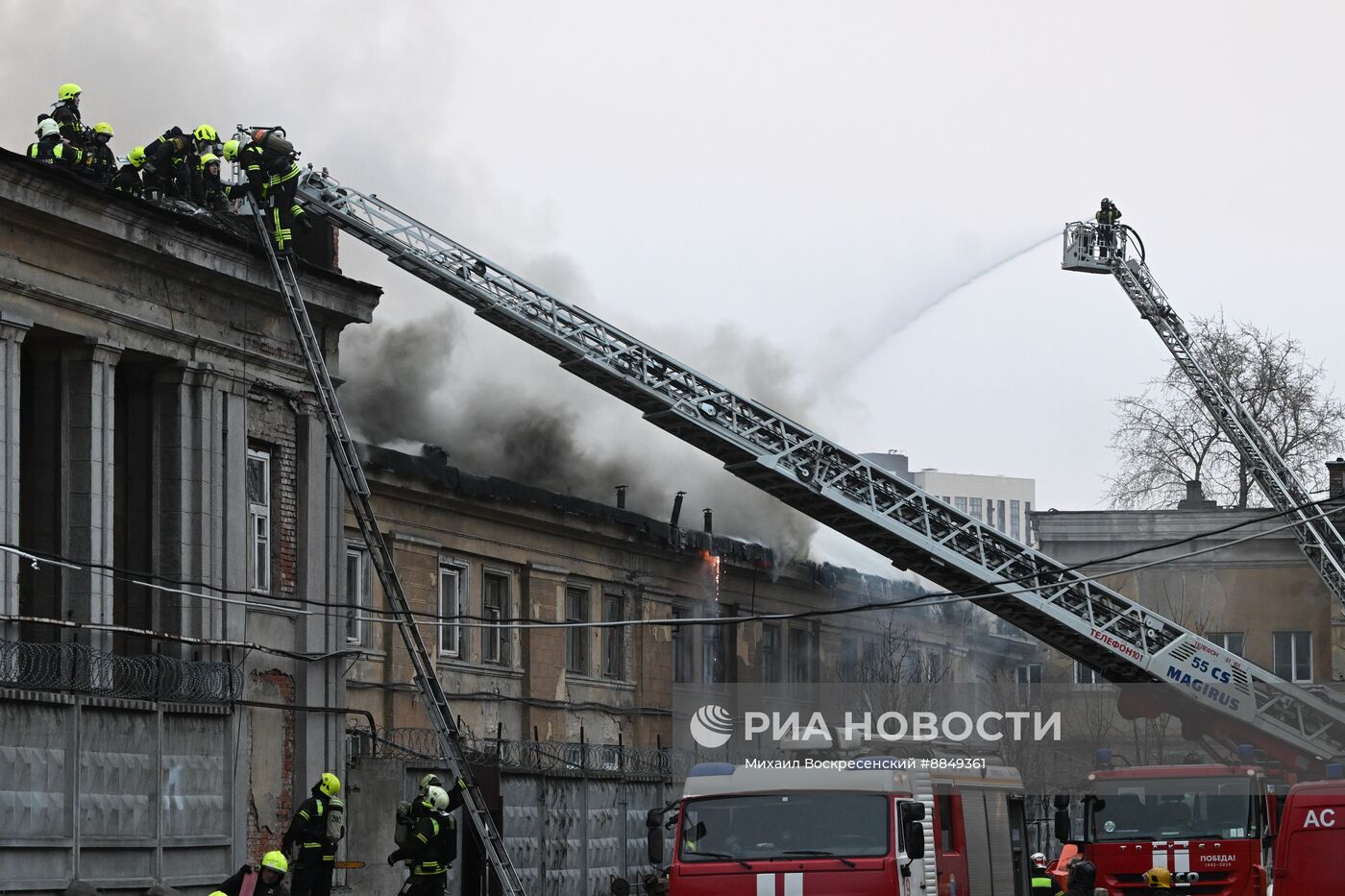 Пожар в административном здании в Москве